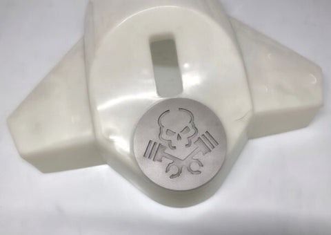 TAPPO COPRI FORO CONTACHILOMETRI PER MANUBRIO VESPA PK REALIZZATO IN ACCIAIO INOX, CON INCLUSA STAFFA DI MONTAGGIO. COMPATIBILE CON MANUBRIO PK – PK S