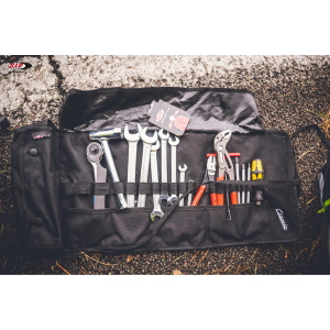 Borsa porta attrezzi SIP by Kultbag per Vespa, 640x270mm, in telo per camion riciclato, nera, senza attrezzi